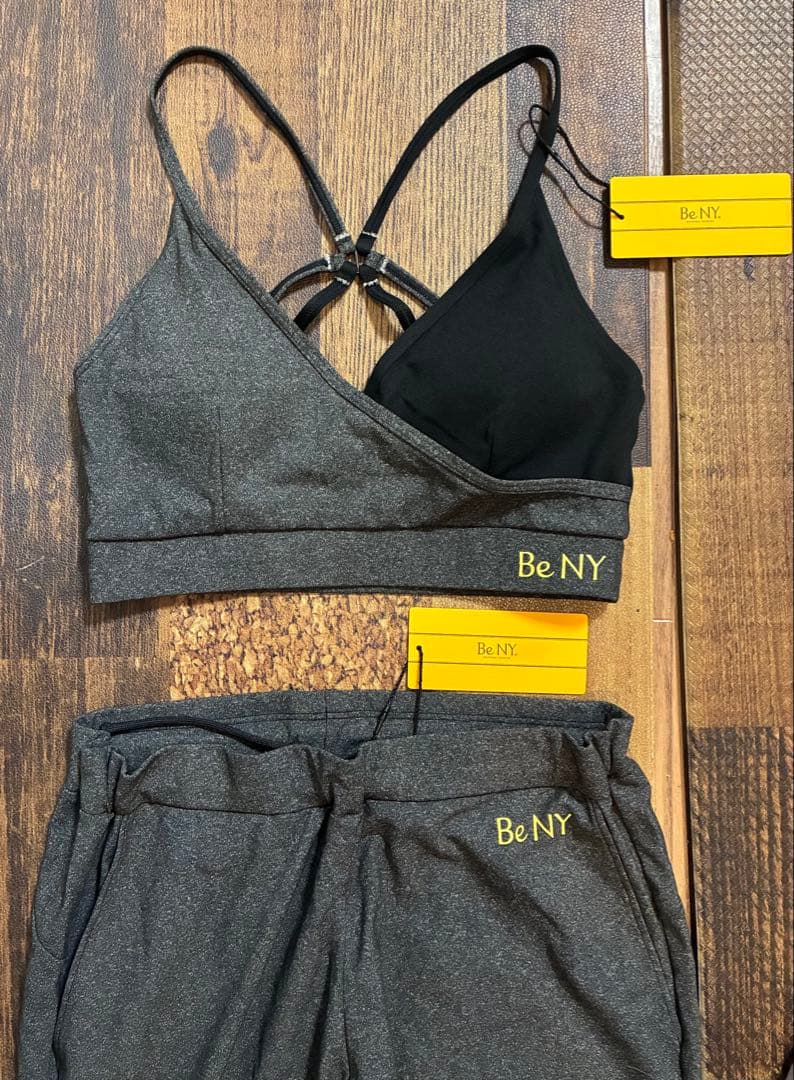 【新品タグ付き】Be NY ヨガウェア ブラトップ ＆パンツ　ブラック×グレーM