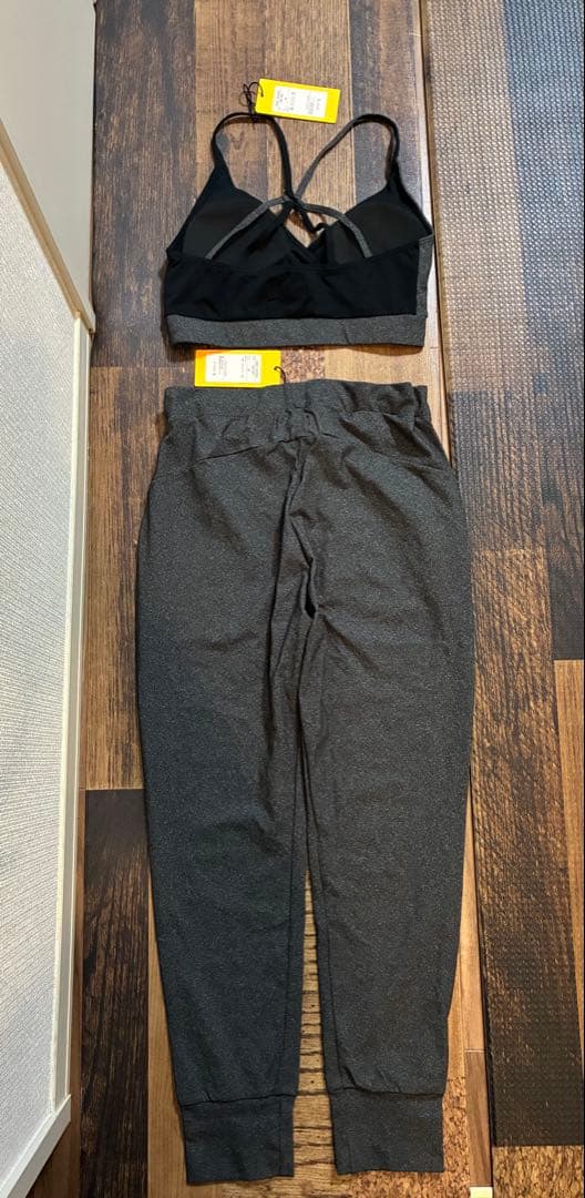 【新品タグ付き】Be NY ヨガウェア ブラトップ ＆パンツ　ブラック×グレーM