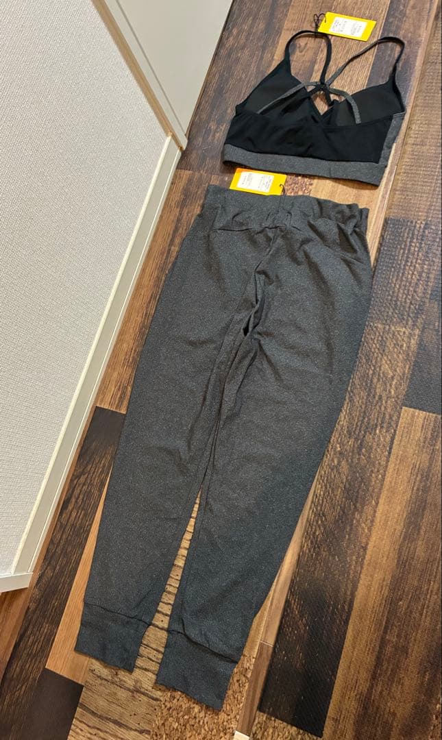 【新品タグ付き】Be NY ヨガウェア ブラトップ ＆パンツ　ブラック×グレーM