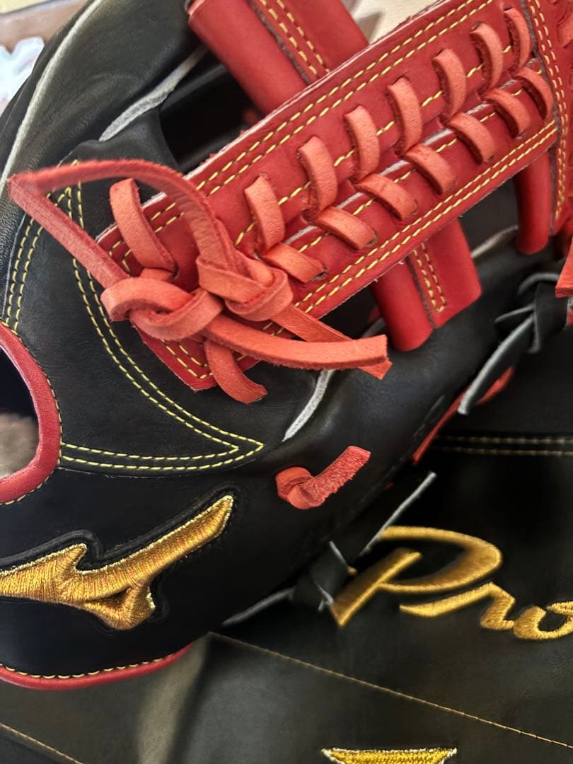 Mizuno Pro 軟式グローブ 黒/赤 収納袋付き　オリックス　紅林モデル