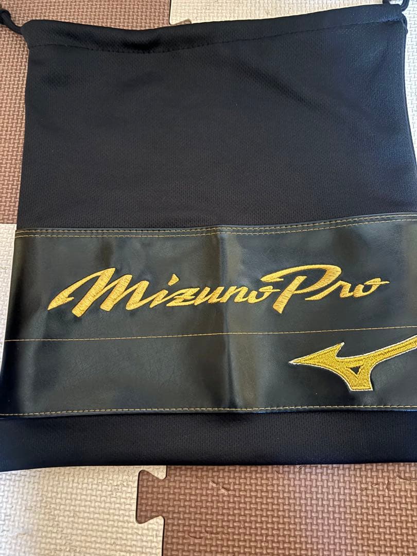 Mizuno Pro 軟式グローブ 黒/赤 収納袋付き　オリックス　紅林モデル