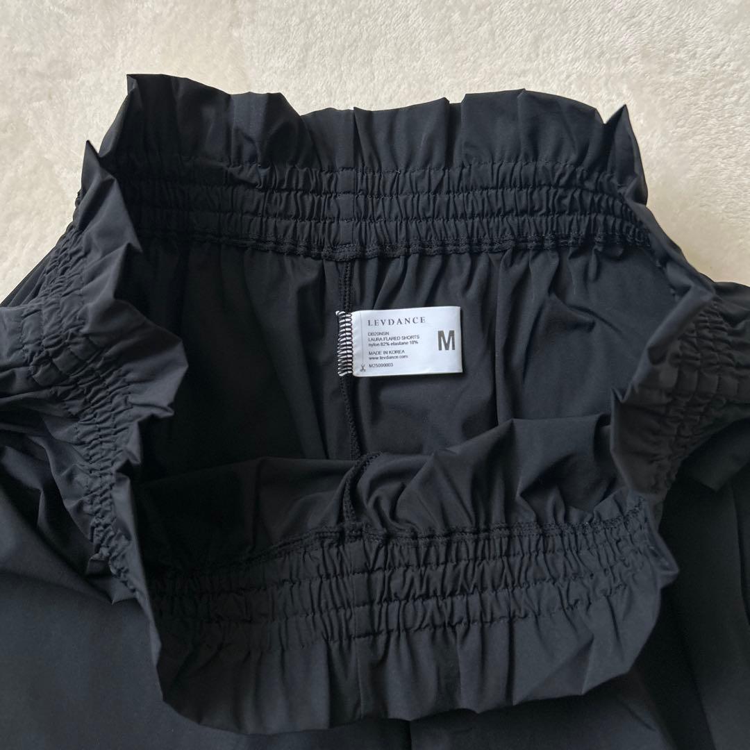 LEVDANCE レヴダンス　laura flared shorts BLACK