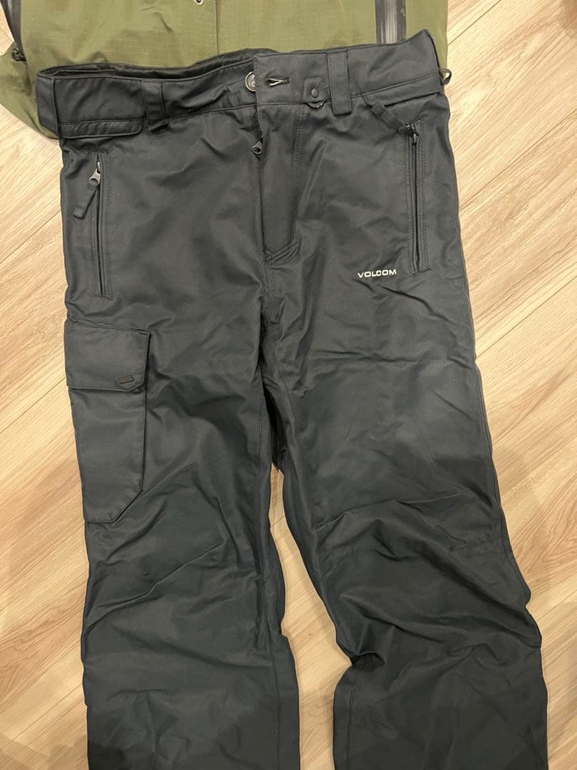 美品　VOLCOM スノーボードウェア　Sサイズ 最終値下げ
