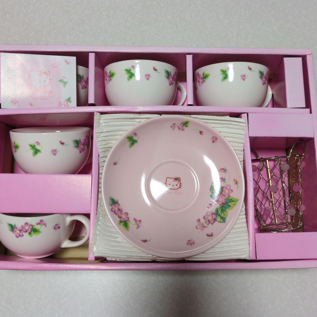 キティ　カップ　ソーサー　セット　いちご柄　新品未使用　サンリオ　2001年