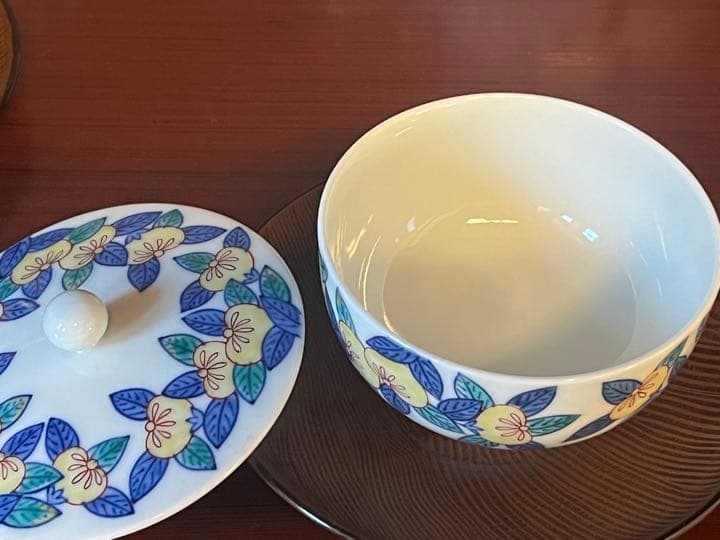 色鍋島今右衛門　嘉橘（かきつばた）蓋付茶器 桐箱入り