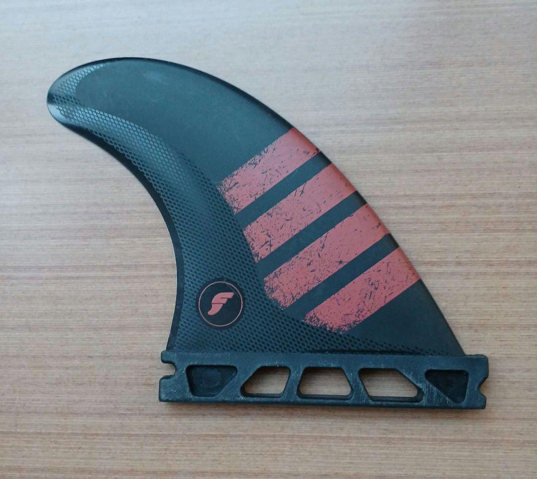 フューチャーフィン ALPHA 5.5 F4 CARBON　RED　トライフィン