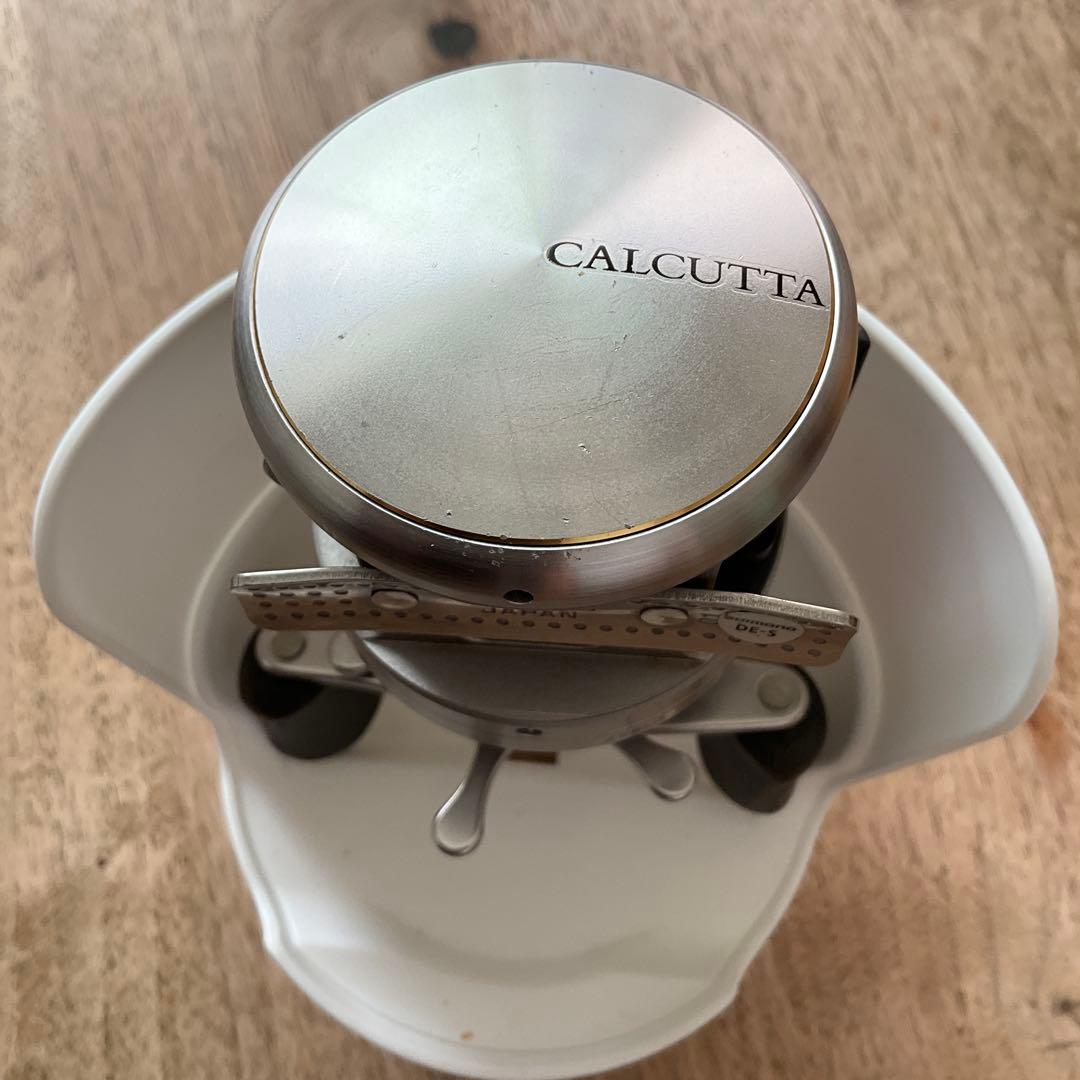 【ベイトリール　シマノ】CALCUTTA 100 右巻き　ブラックバス