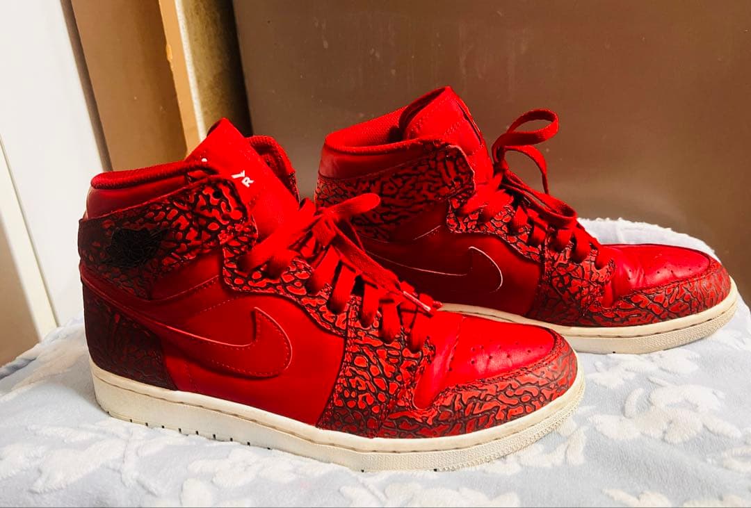 Air Jordan レッド ハイカット シューズ