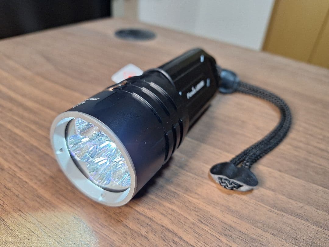 【美品】FENIX LR35R懐中電灯 最大10000ルーメン 充電式フルセット