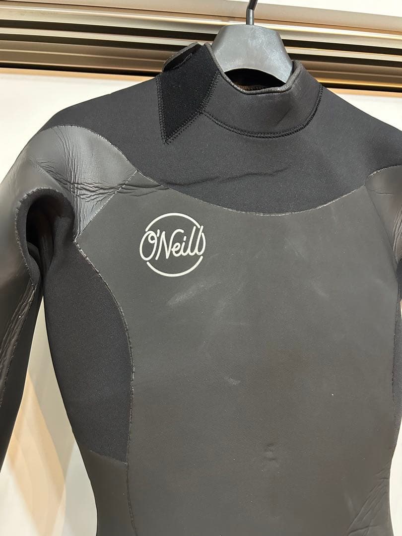 O'Neill セミドライスーツ ブラック 花柄袖