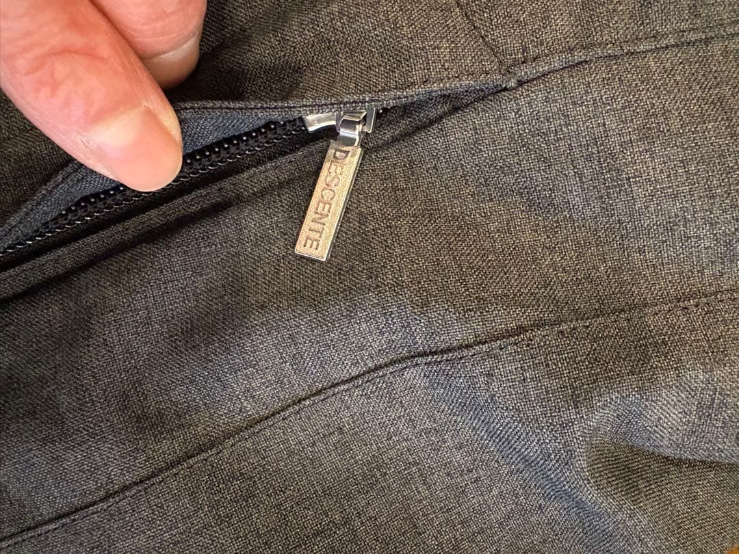 【DESCENTE・スキー＆スノボウェア上下】グレー＆ブラックS