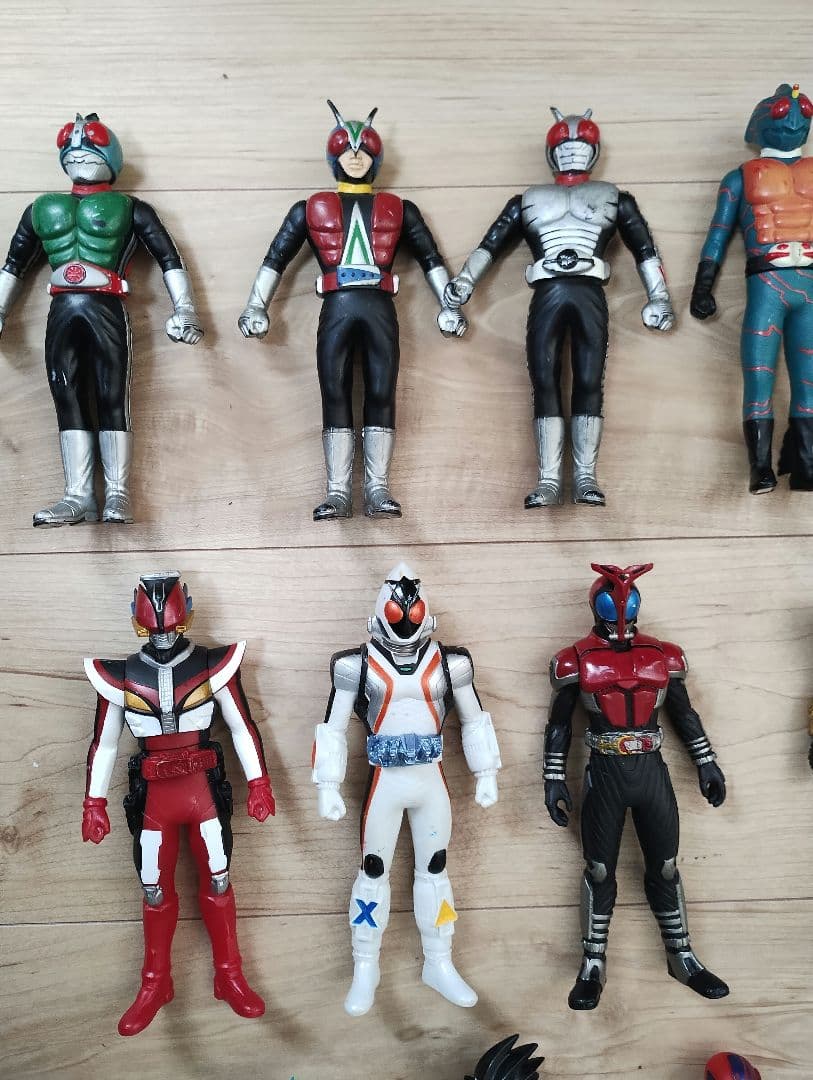 ウルトラマン＆怪獣、仮面ライダー、戦隊ヒーローソフビ人形約70体セット