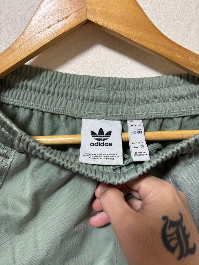adidas トレーニングパンツ グリーン 3本ライン