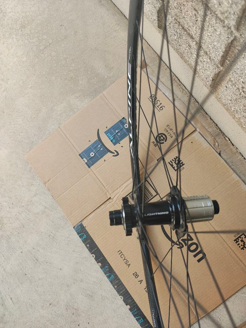 値下◎　1554g！　軽量ホイール　lightning alpine disc