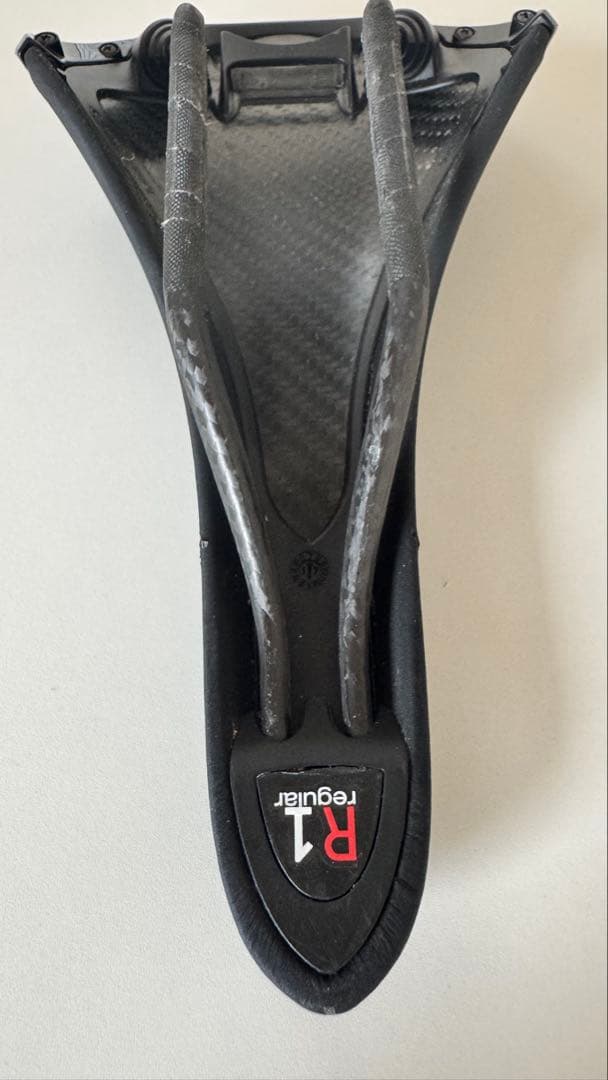 【中古】Fizik R1 カーボンサドル　レギュラー