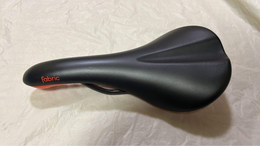 fabric SCOOP PRO RADIUS サドル 142mm