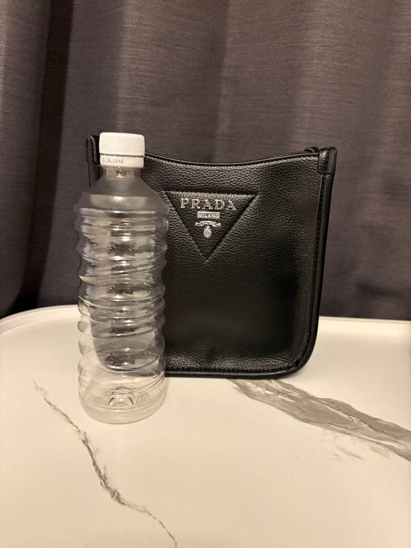c*7様 PRADA ブラックレザー ショルダーバッグ　ノベルティ