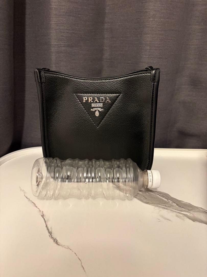 c*7様 PRADA ブラックレザー ショルダーバッグ　ノベルティ