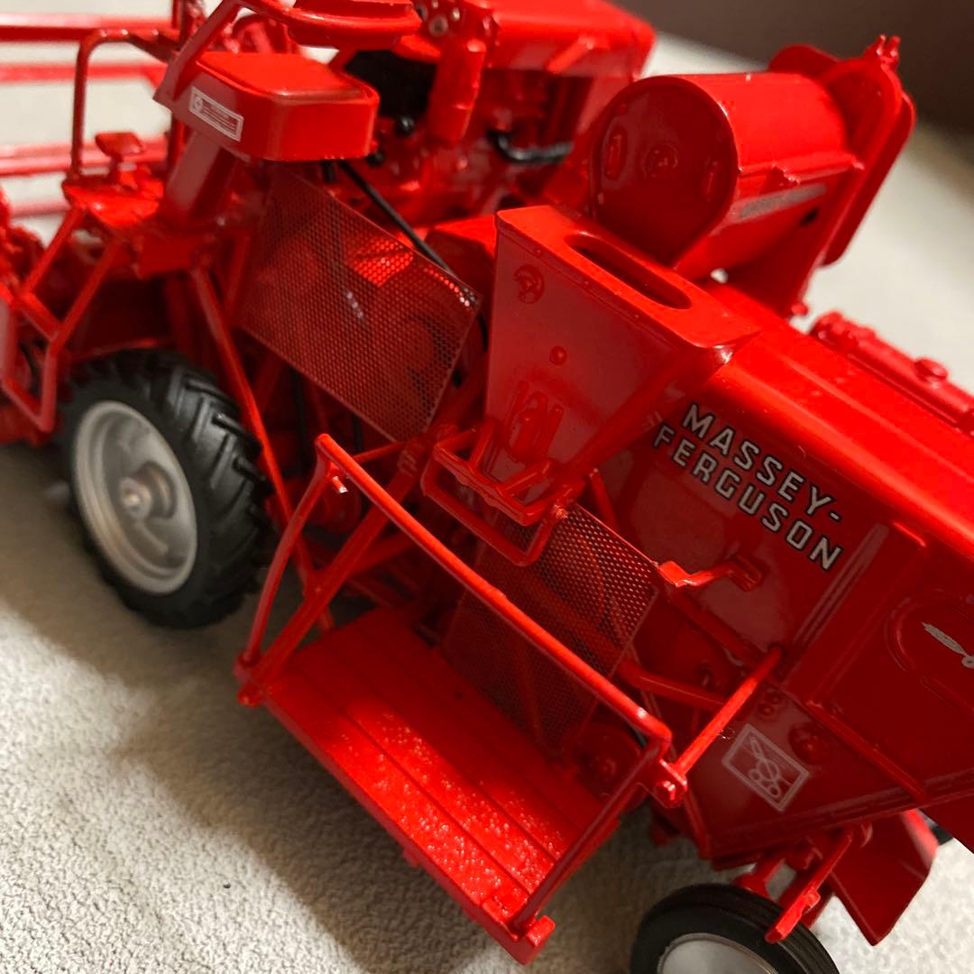 1/32 マッセィファーガソン　MF830 コンバイン