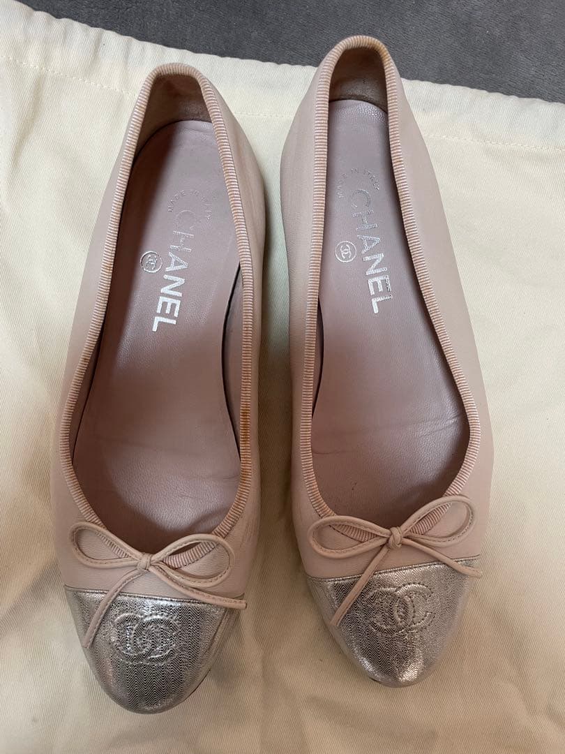 CHANEL 薄いピンクのバレエシューズ