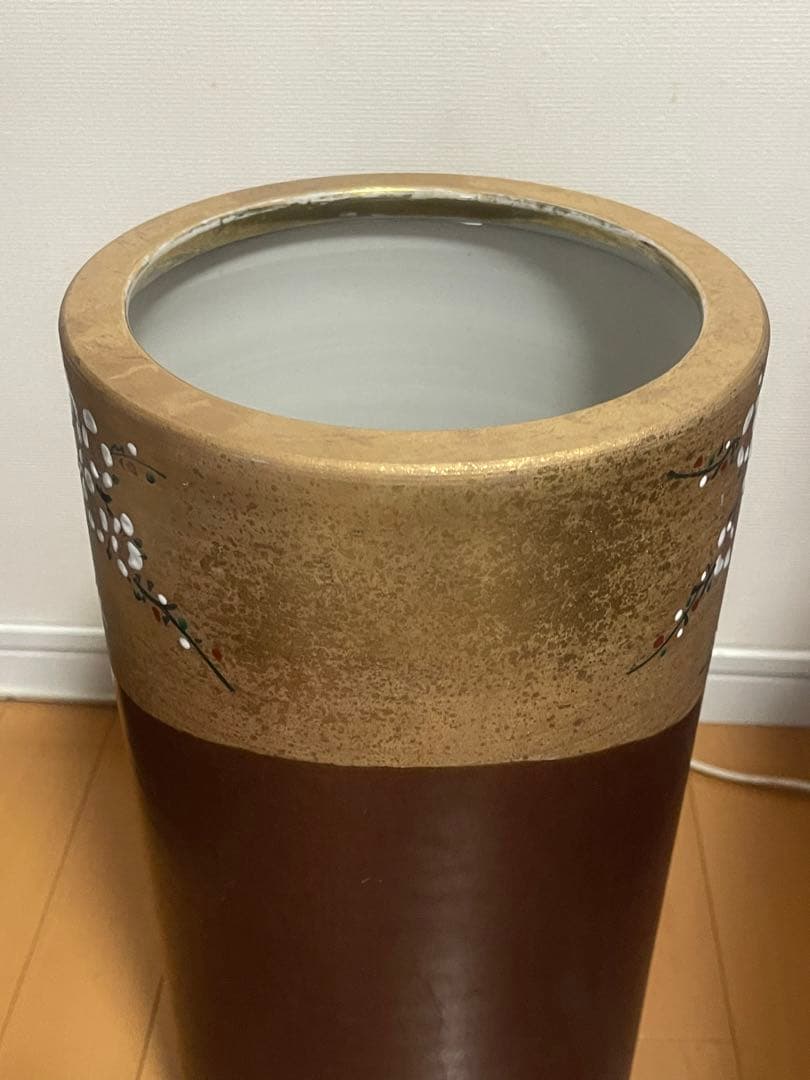 年代不明，骨董塗金茶色掛釉梅の花柄。壺。花瓶特大置物高さ42.5Cm。九谷。