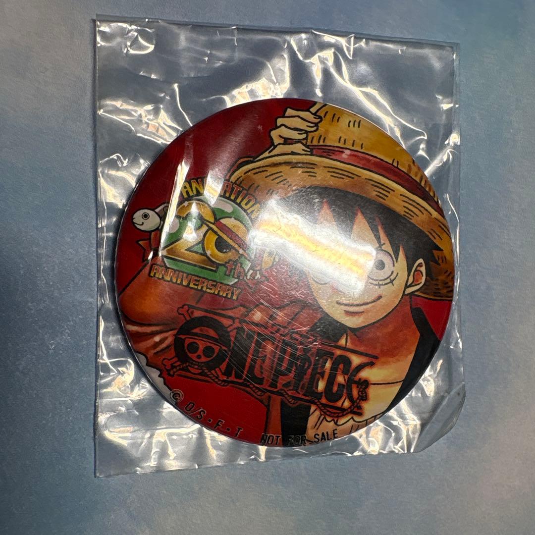 ONEPIECE ワンピース　ルフィ　20周年記念缶バッジ　セブンネット