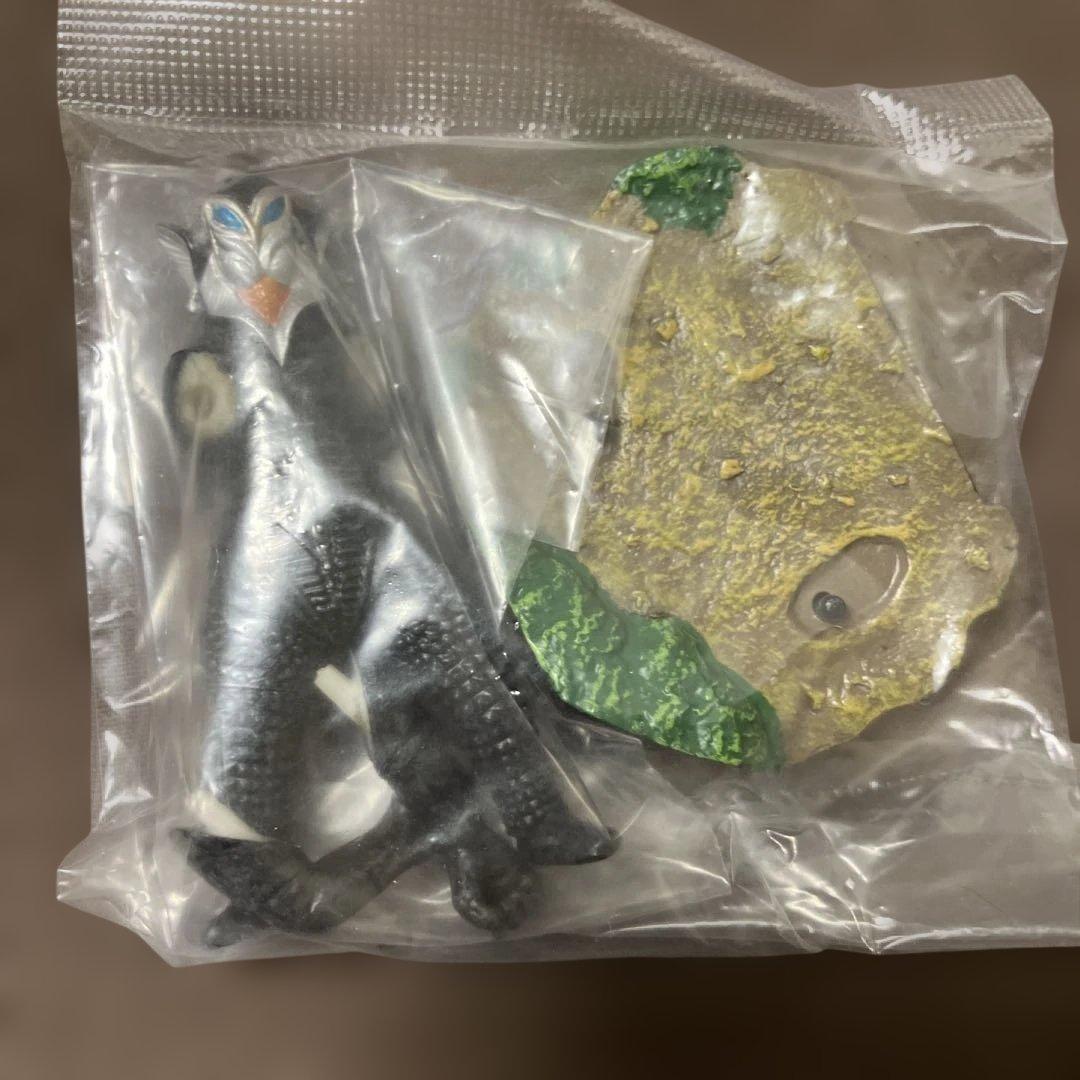 ウルトラ怪獣名鑑2 全10種中の内4種　未開封