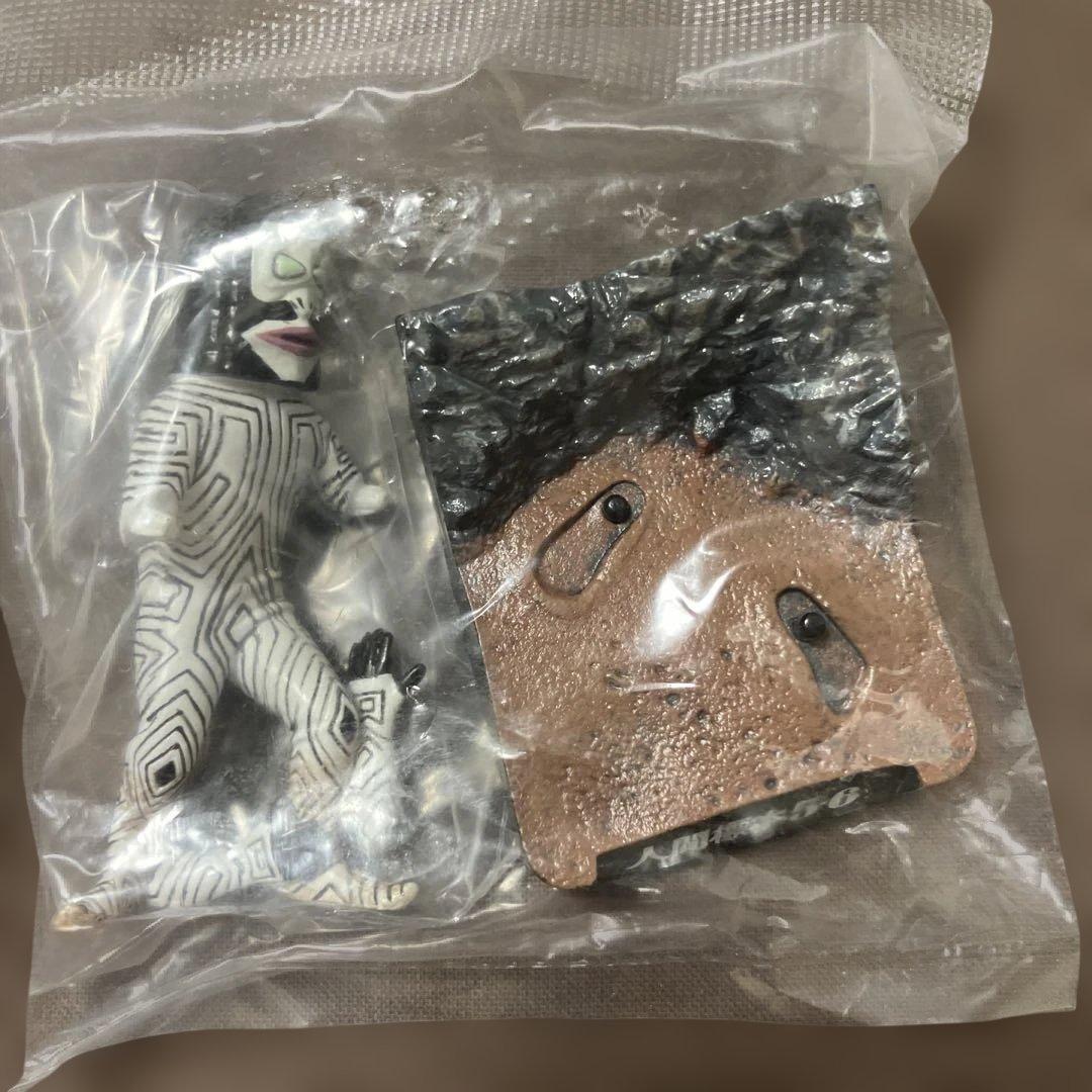 ウルトラ怪獣名鑑2 全10種中の内4種　未開封