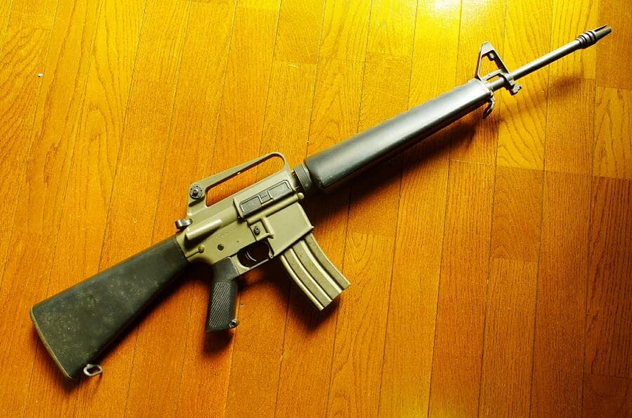 東京マルイ コルトM16A1ベトナム 300連マガジン、純正バッテリー＆充電器付