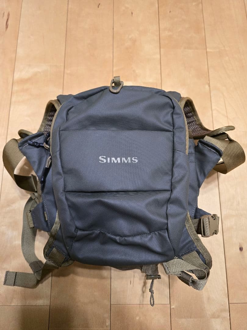 Simms ヘッドウォーターチェストパック