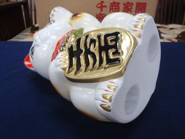 布団付♪新品！高さ26cm♪国産 常滑焼 招き猫 商売繁盛 貯金箱/黒、特大あり