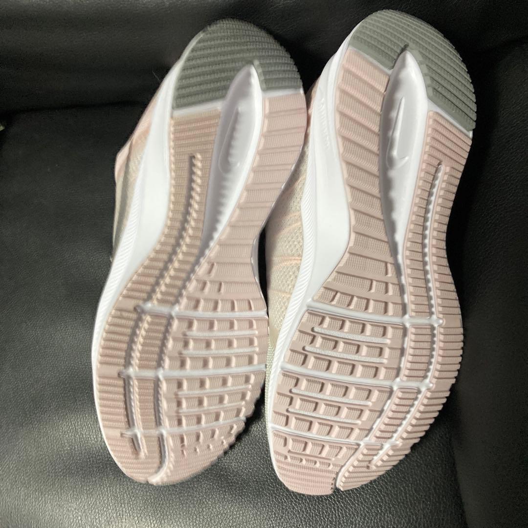 新品NIKEウィメンズQUESTグレー×ピンク23.5