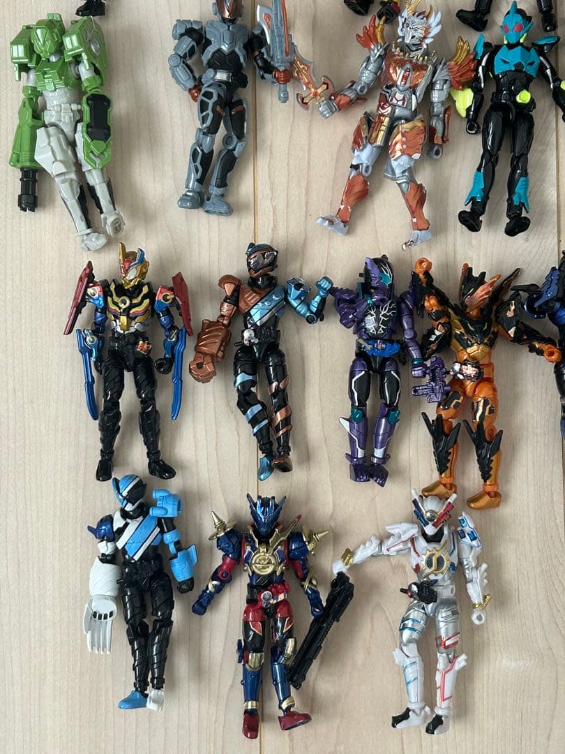 d*7様 【現物のみ/まとめ売り】仮面ライダー装動（その他含む）　約50体