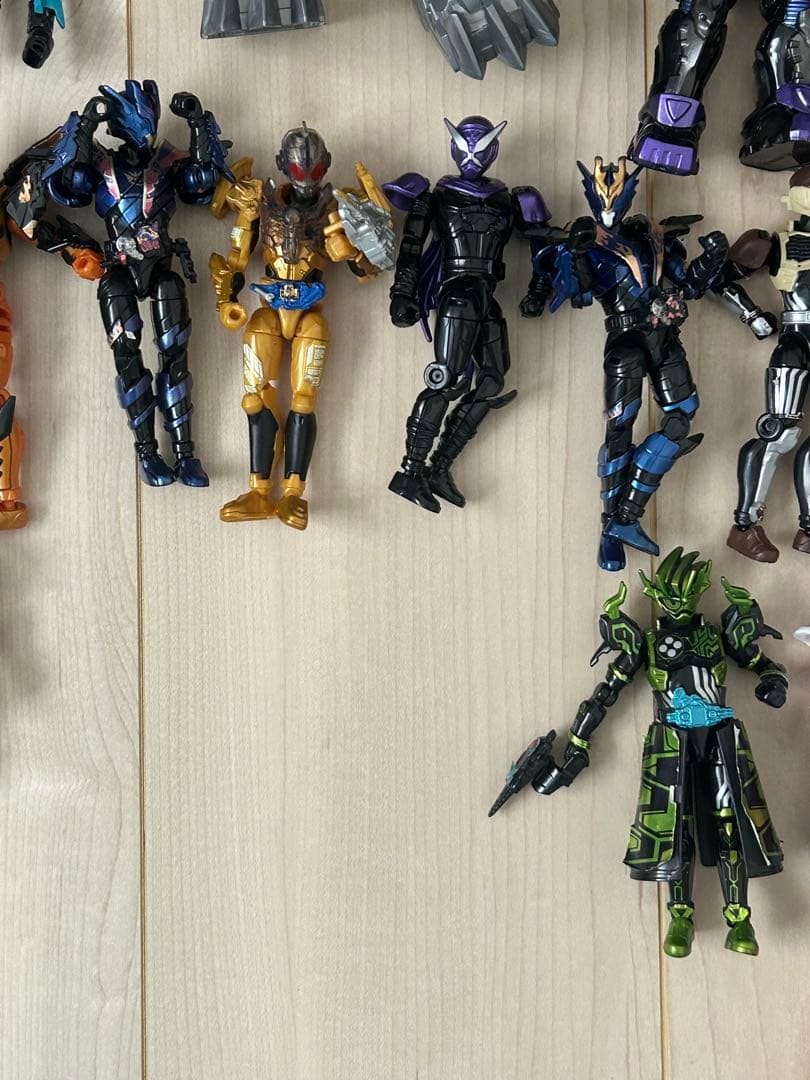 d*7様 【現物のみ/まとめ売り】仮面ライダー装動（その他含む）　約50体
