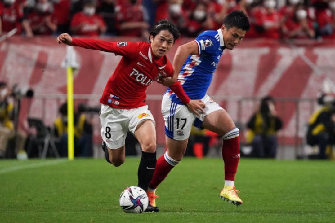 浦和レッズ　ユニフォーム　小泉佳穂　2022（H）