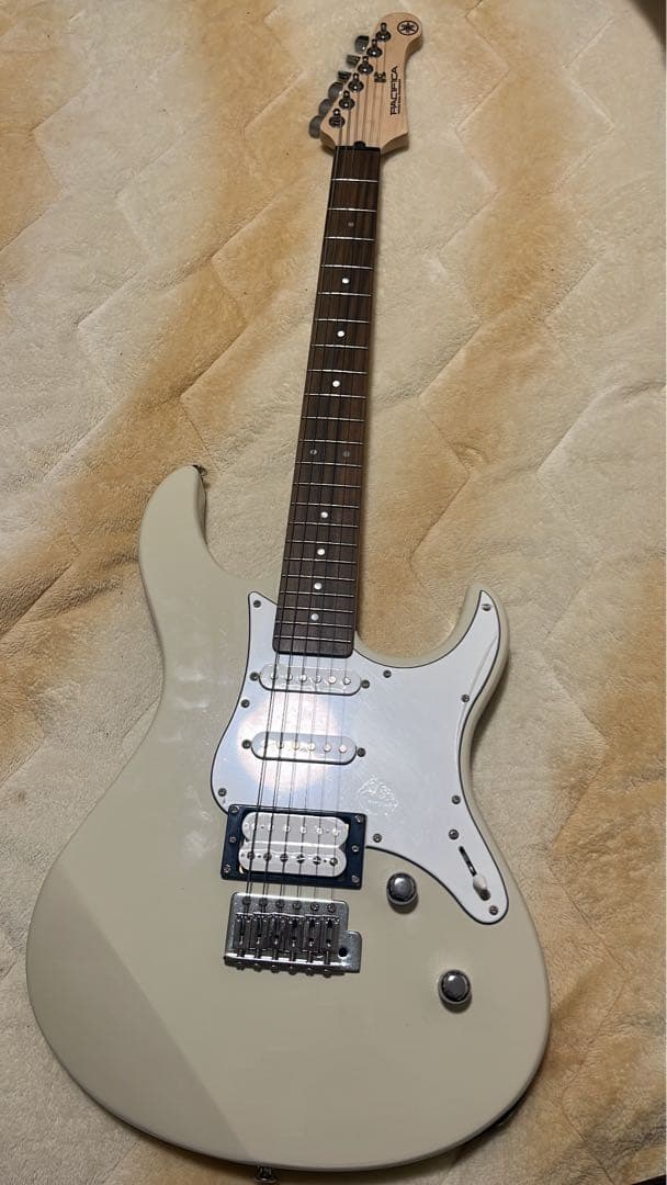 YAMAHA パシフィカ112エレキギター　カバーケース、ストラップ、説明書付き