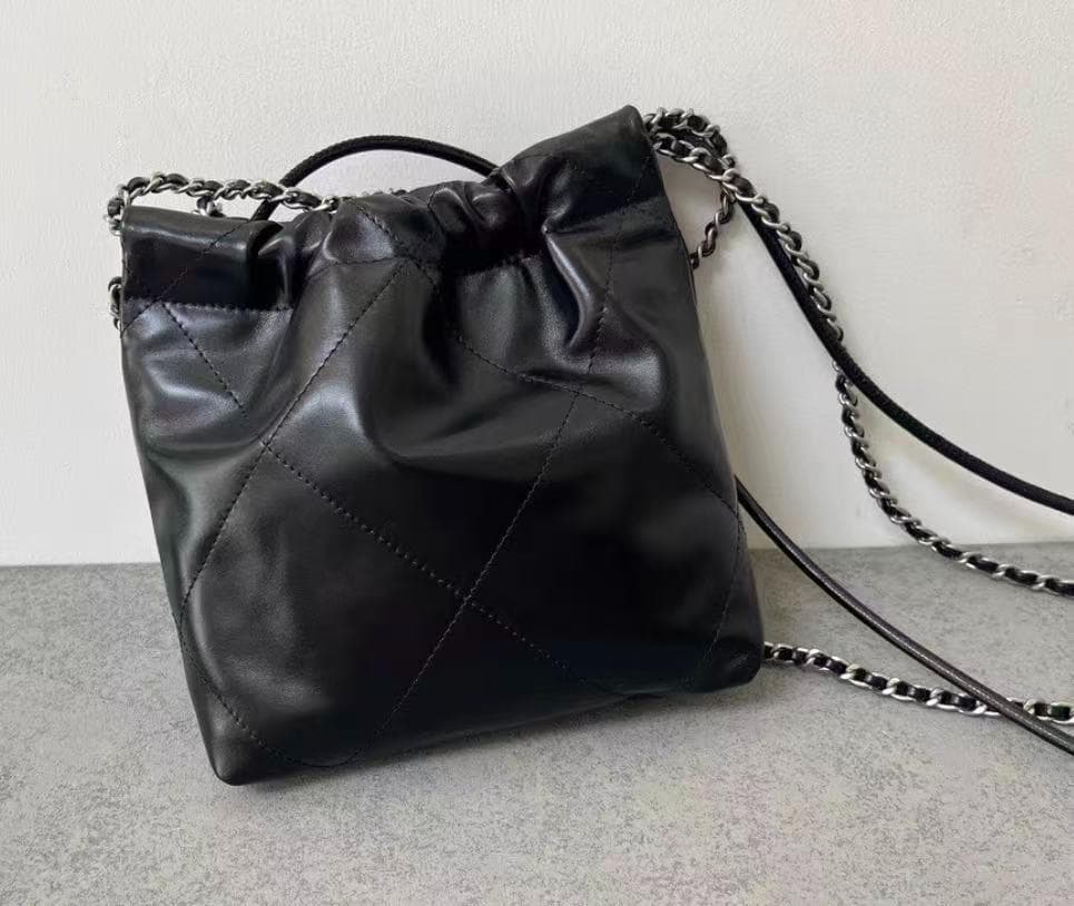 ✨新品✨ VIP限定 ブラックレザーショルダーバッグ