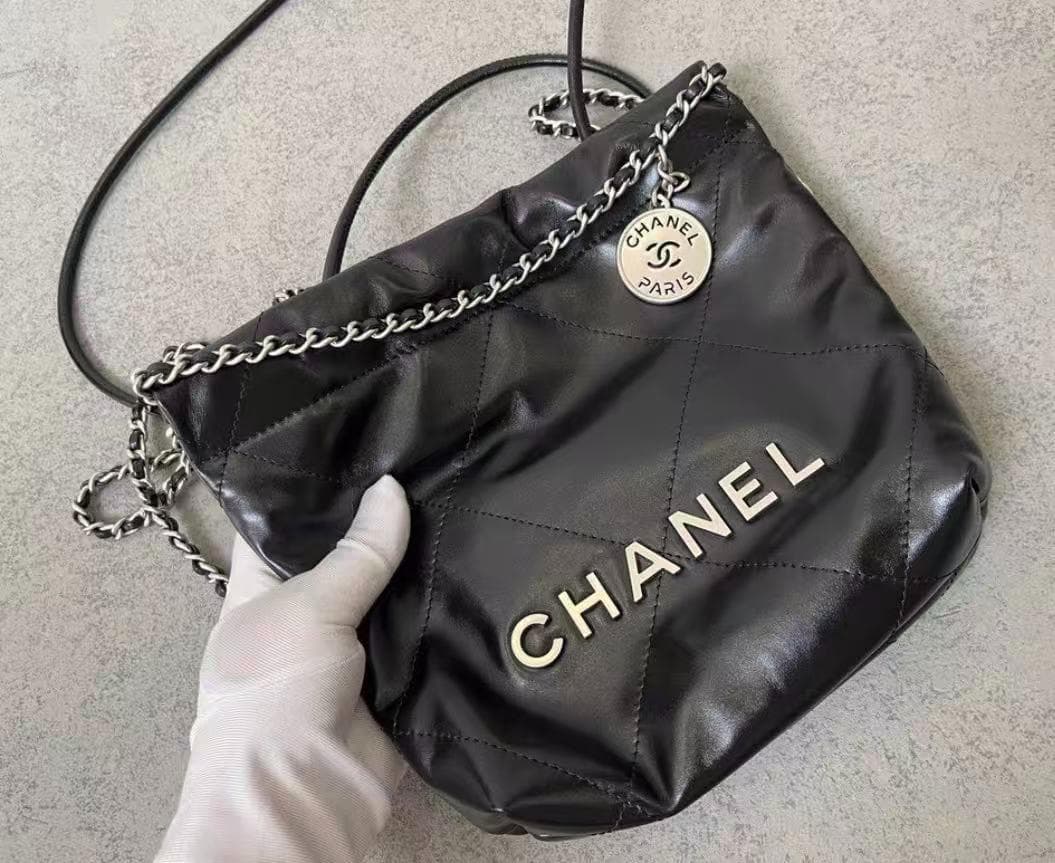 ✨新品✨ VIP限定 ブラックレザーショルダーバッグ