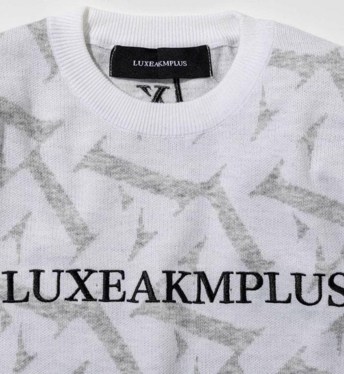 【新品】LUXEAKMPLUS 総柄長袖ニット 白　L