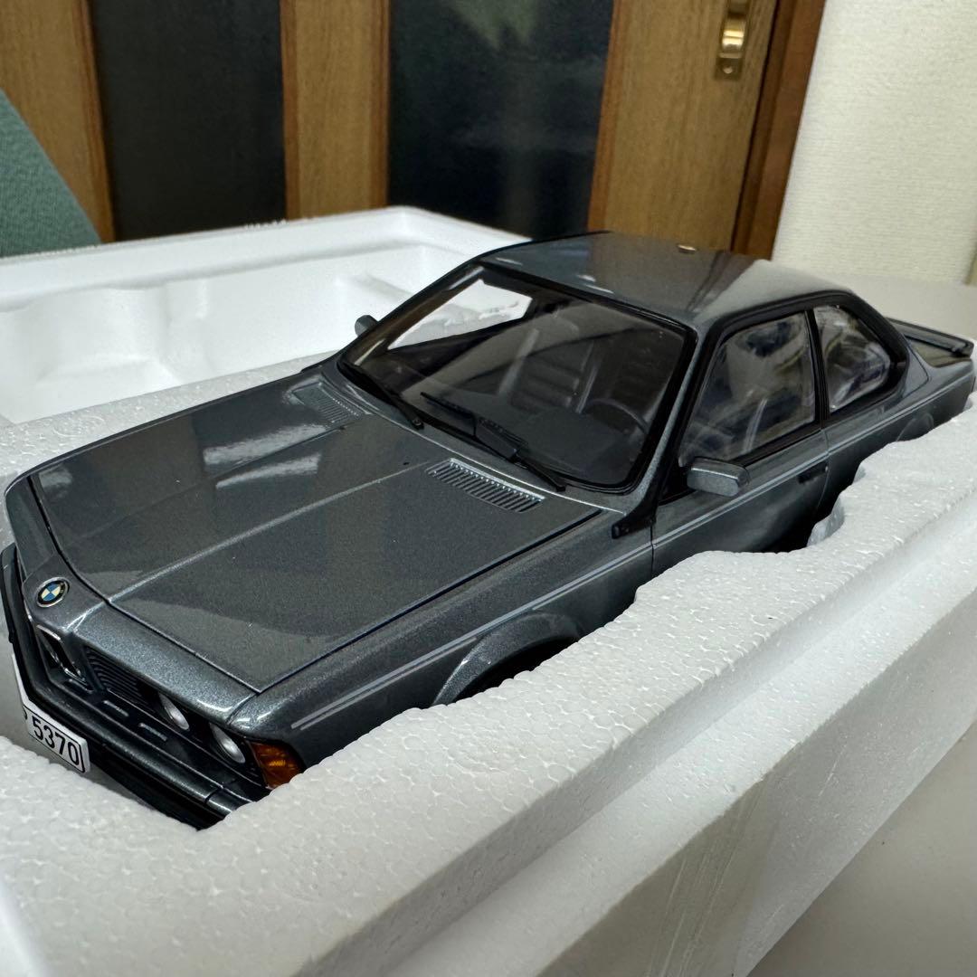 【新品】オートアート  M635 CSi Shadow-Line 1/18
