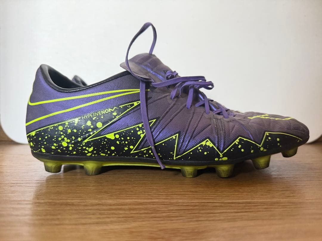 Nike サッカースパイク ハイパーヴェノム