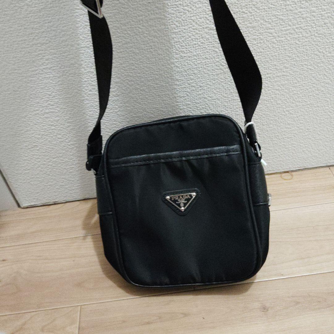 PRADA ノベルティーブラック ショルダーバッグ
