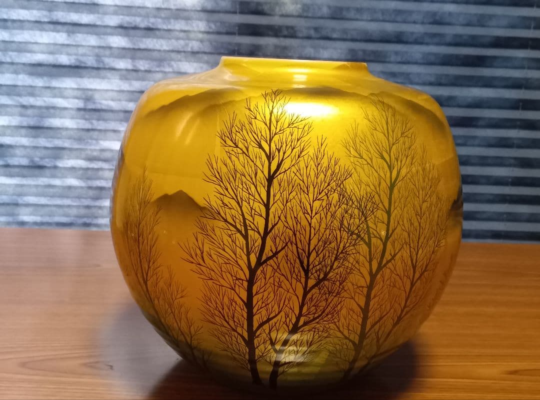 日本の伝統工芸品　九谷正峰　金箔木立連山　８号花瓶
