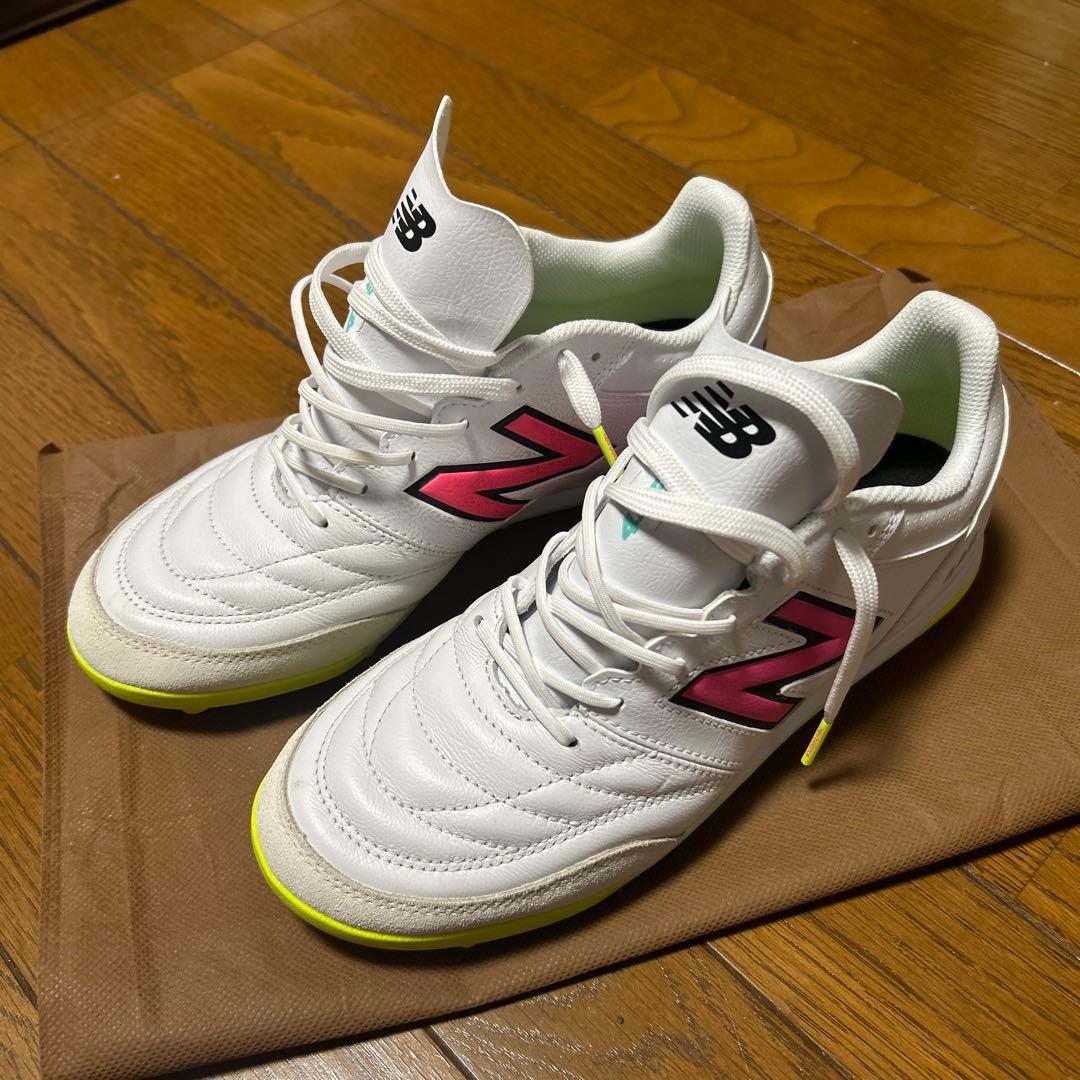 New Balance 442 フットサルシューズ ホワイト/ピンク/イエロー