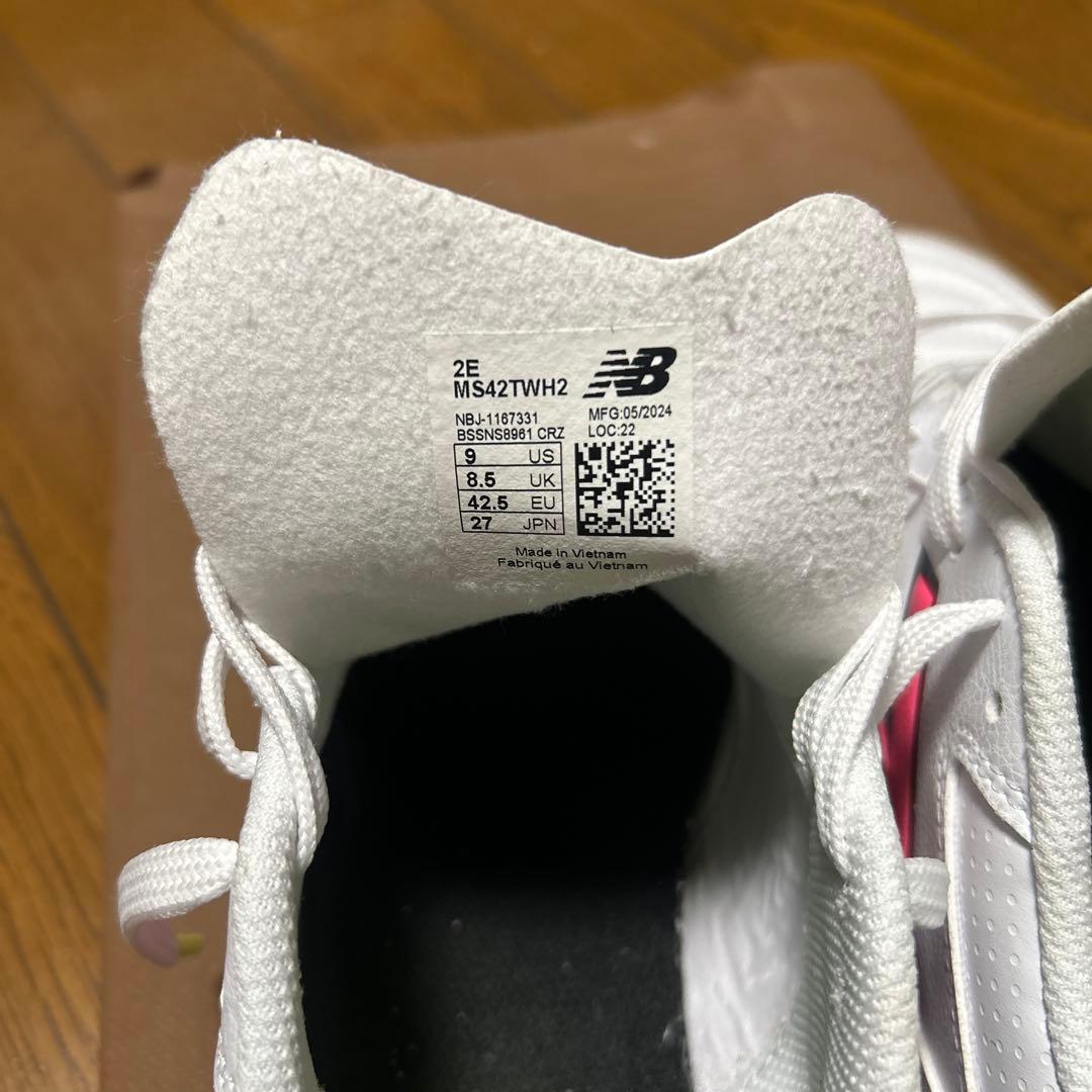 New Balance 442 フットサルシューズ ホワイト/ピンク/イエロー