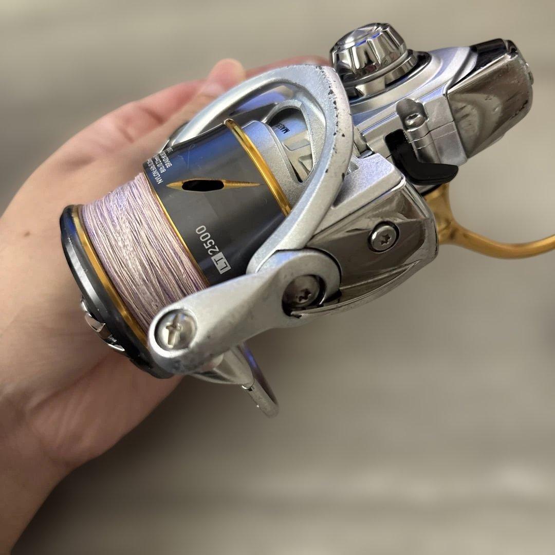 DAIWA 21FREAMS LT 2500 スピニングリール
