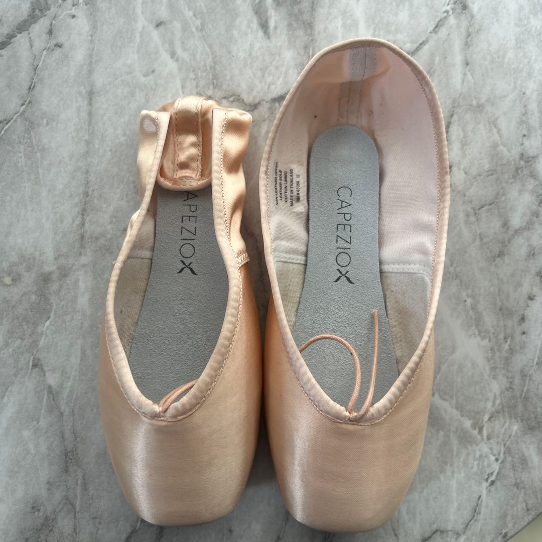 新品カペジオ コンテンポラ トウシューズ 4.5D capezio ポアント