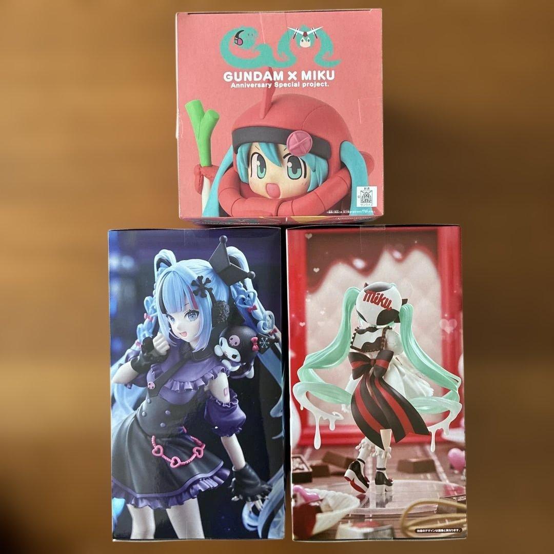 初音ミク×チロルチョコ　雪ミク×クロミ　ガンダムシャアザクぐるみ　フィギュア3体