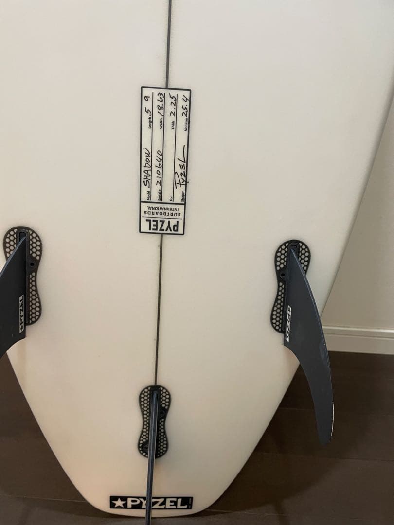 PYZEL SHADOW 5'9\" トライフィンショートボード　フィンセット付き