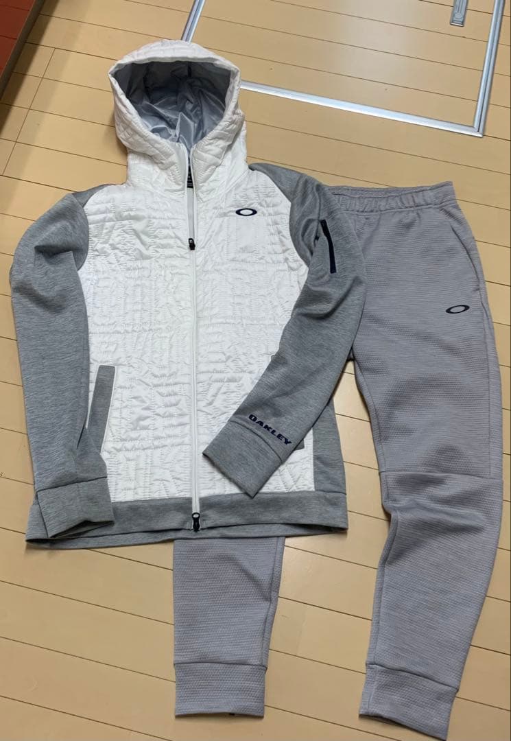 メンズ　OAKLEY オークリー　セットアップ 上下セット　ジョガーパンツ